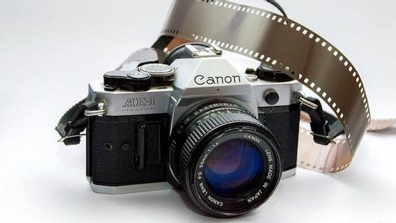 Camara Reflex Canon Kit Eos 2000d con Ofertas en Carrefour