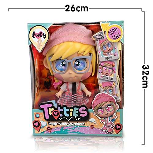 Trotties - Lucy, muñeca Trottie Londres, muñecas viajeras de la serie de dibus animados, con accesorios, Famosa (TFT02000)