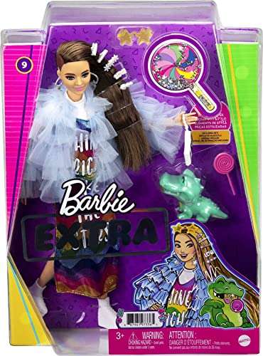 Barbie Extra Muñeca morena articulada con vestido arcoiris, accesorios de moda y mascota Mattel