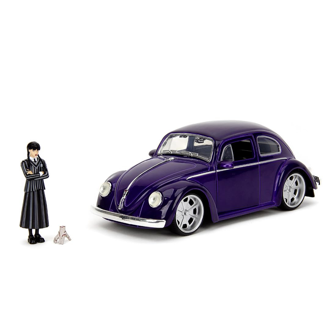 JadaVW Escarabajo 1972 de Miércoles Addams, Metálico, Escala 1:24 con la Figura de Miércoles y Cosa en el Parachoques