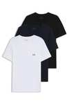Tres camisetas interiores boss