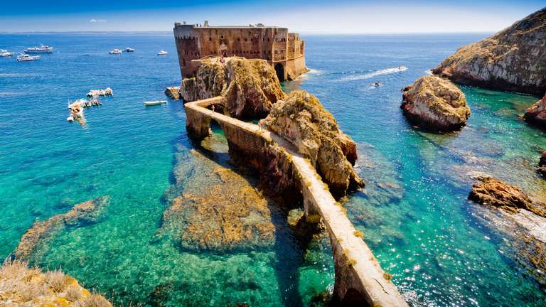 Islas Berlengas con alojamiento en Hotel 3* y traslados en barco incluidos - Descubre el paraíso oculto de Portugal Desde 47€ PxP / Día
