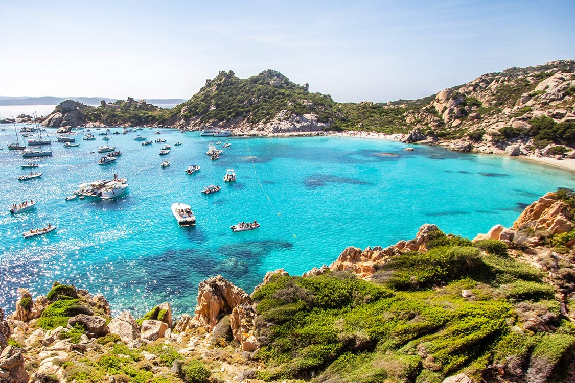 CERDEÑA ¡VUELA AL PARAÍSO ESTE VERANO! 7 NOCHES: VUELOS Directos+APARTAMENTOS céntricos a un paso de la playa con piscina | Badesi (sep)