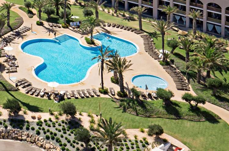 Costa de Almería en hotel 4* con Toboganes y Media Pensión ¡1 niño viaja GRATIS!