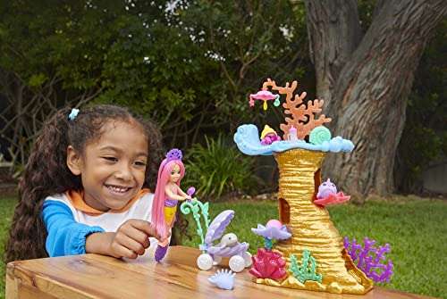 Barbie Mermaid Power Chelsea en el arrecife de coral Set de juego con muñeca sirena, mascotas y accesorios, regalo +3 años