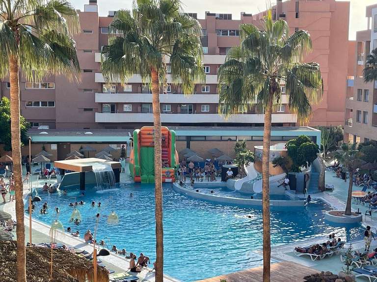 Hotel Neptuno 4 en Roquetas de mar, 4 noches en Junio pensión completa 2 adultos y 2 niños por 354€