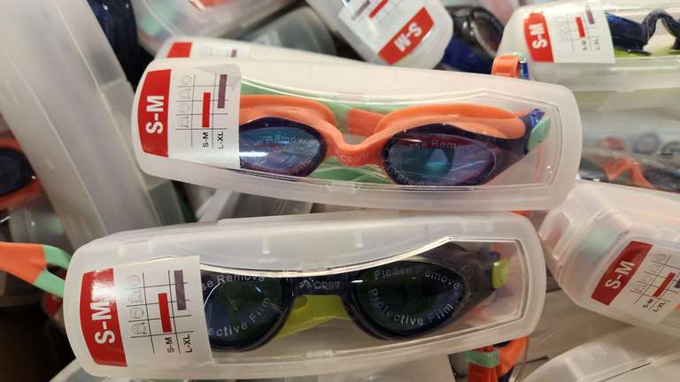 Gafas de natación con revestimiento antivaho 100% protección UVA y UVB Incluye estuche