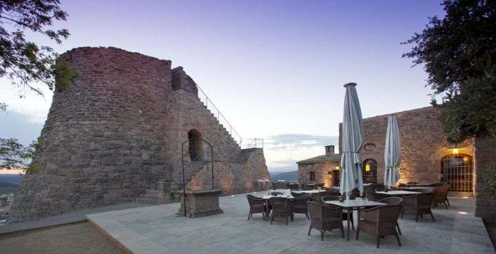 Descubre la experiencia de dormir en un castillo! Parador 4* en un castillo cerca de Barcelona por 44 euros! PxPm2 mayo