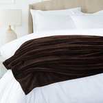Amazon Basics - Manta, hecha de felpa de terciopelo suave - 127 x 152 cm - marrón chocolate