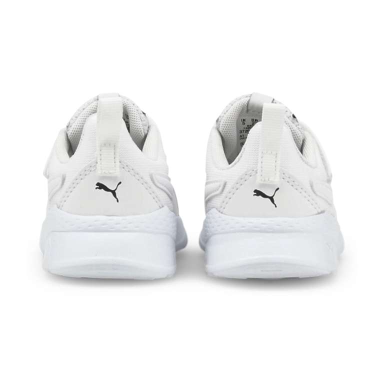 Zapatillas niño blancas ( entrega 6/7 meses )