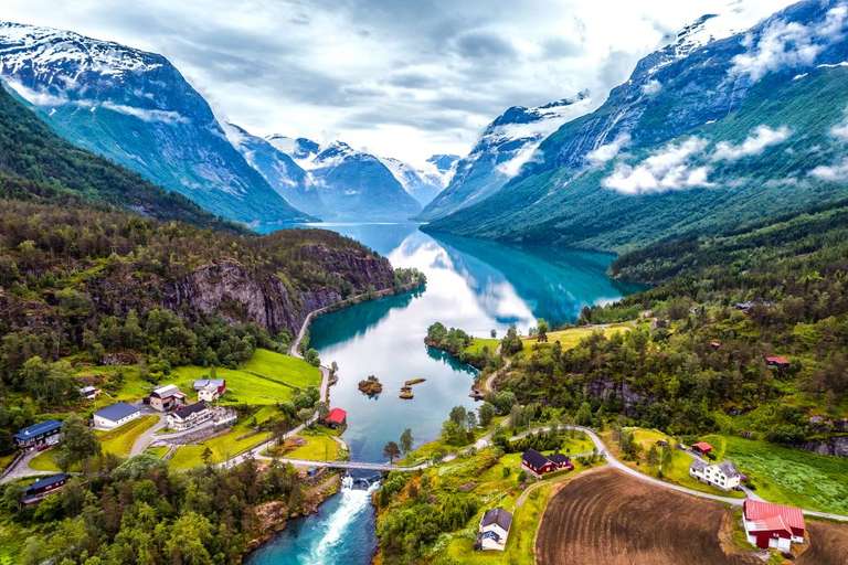 Viaje de 8 días por los Fiordos Noruegos Bergen, Ålesund y más con vuelos, hoteles, coche de alquiler y seguros por 663 euros PxPm2
