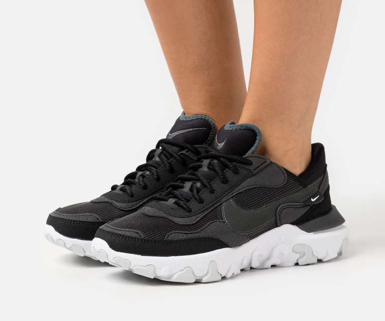 Nike Sportswear - REACT R3VISION - Zapatillas Negro o blanco. Nº del 36,5 al 42