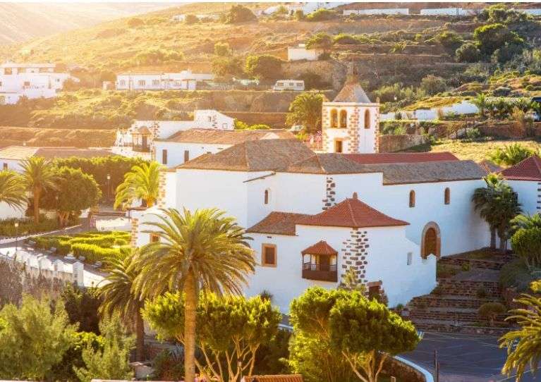 Fuerteventura Escapada de 5 días con vuelos, hoteles 3*, coche de alquiler y seguro por solo 300€ (PxPm2)