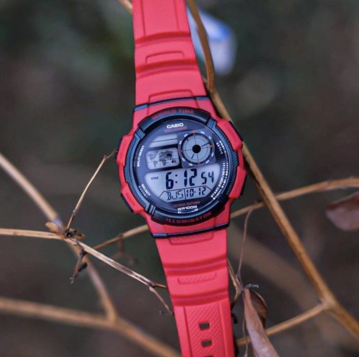 Casio Collection AE-1000W rojo – World Time, 100 m y batería de 10 años
