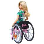 Barbie Fashionista Muñeca con silla de ruedas, rampa y accesorios