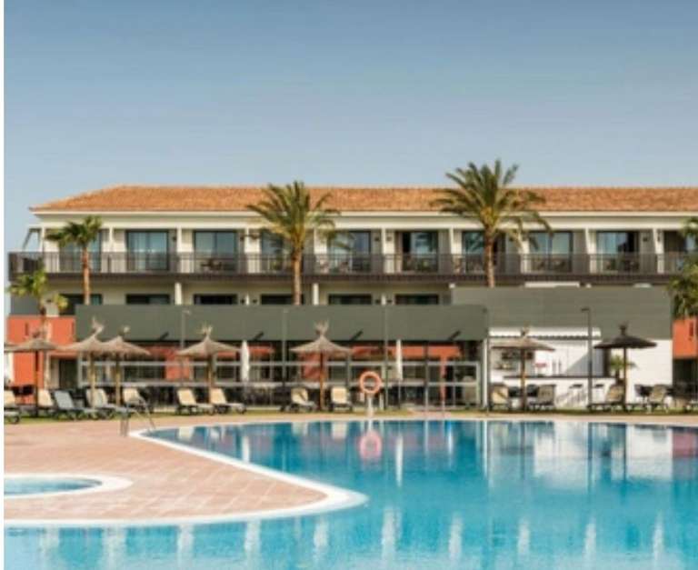 Conil Cádiz: Noche en hotel 4* frente al mar + Cancela gratis por solo 29€ (PxPm2)