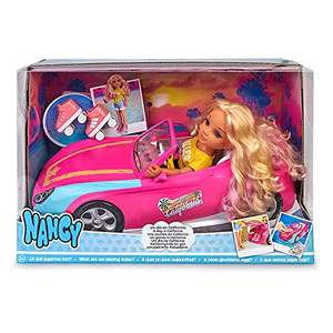 Nancy - Un día en California, muñeca rubia con mechas rosas, contiene un coche de juguete con accesorios, patines y batido
