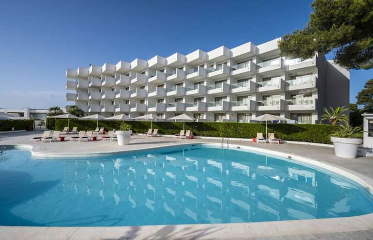 Ibiza: 4 noches hotel 4* + vuelo desde 374€ pp (julio)