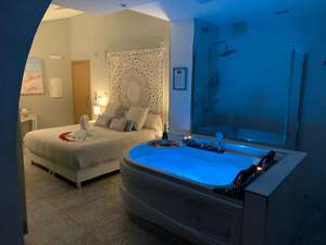 Suite con bañera hidromasaje en Mérida con cancela gratis por 35,50 euros! PxPm2 Enero