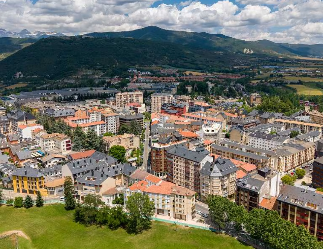 JACA a tus pies: ¡2 NOCHES! en Apartamento, desconecta en pleno Pirineo aragonés (sep-nov)