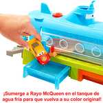 Mattel Disney Cars on the Road Ballena lavadero de coches, incluye 1 vehículo Rayo McQueen que cambia de color en el agua, +4 años