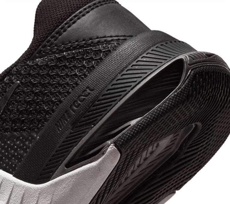 Nike Metcon 7 - negro y blanco