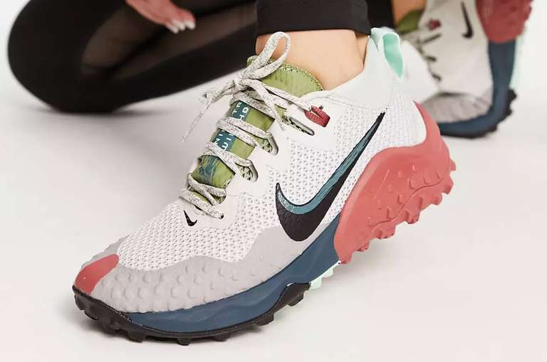 Zapatillas de deporte color piedra Wildhorse Trail 9 de Nike Running. Varias Tallas de la 36 a la 44. Cuentas Nuevas. Si no son 36€.