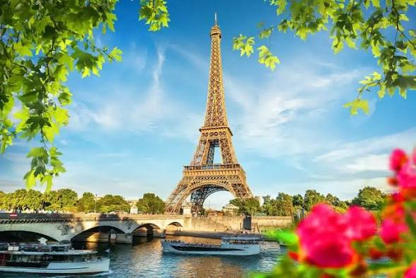 La oportunidad perfecta para descubrir PARIS, en HOTEL 3* con DESAYUNO (25€/pers en ago y 29€/pers en sep)
