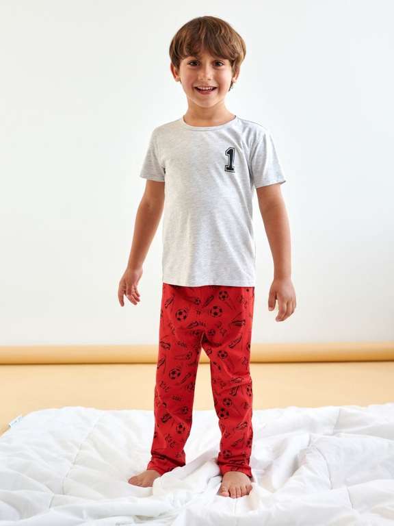 Pijama futbolero infantil. Tallas altura de 98 a 140cm.