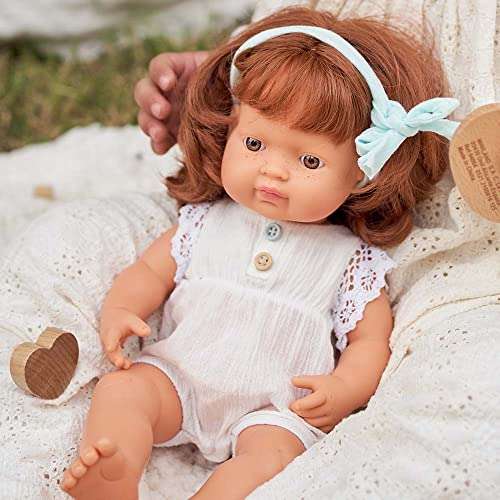 Miniland – Muñeco bebé Europea Niña Pelirroja de Vinilo Suave de 38cm con rasgos étnicos y sexuado para el Aprendizaje de la Diversidad