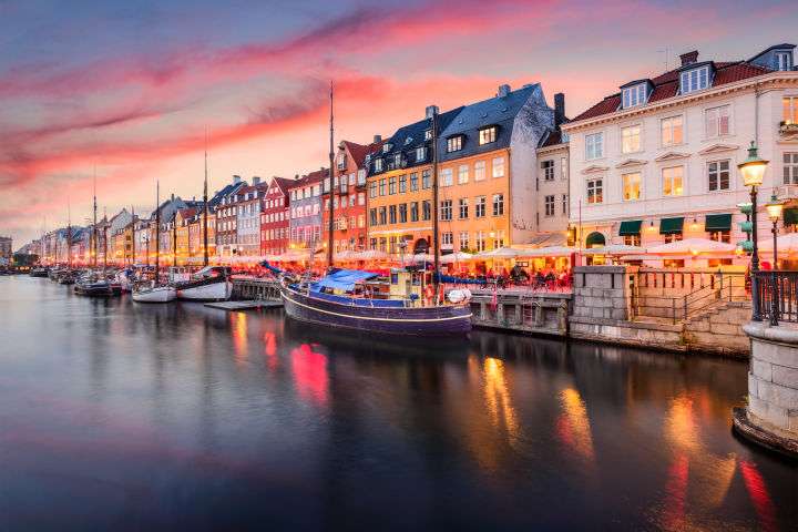 Copenhague Vuelos + 2 o 3 noches en hotel céntrico cerca de la plaza del Ayuntamiento por 183 euros! PxPm2 hasta agosto