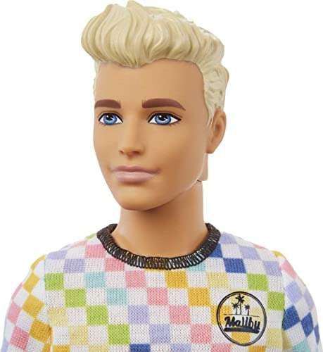 Mattel GRB90 Barbie Ken Fashionista Muñeco rubio con camiseta a cuadros de colores y accesorios de moda de juguete 