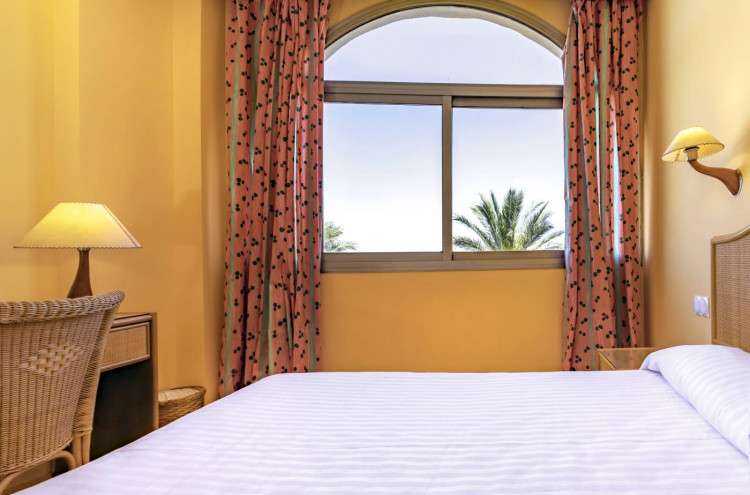 Roquetas de Mar en hotel 4* con Media Pensión 45€/persona hasta el 23 de septiembre