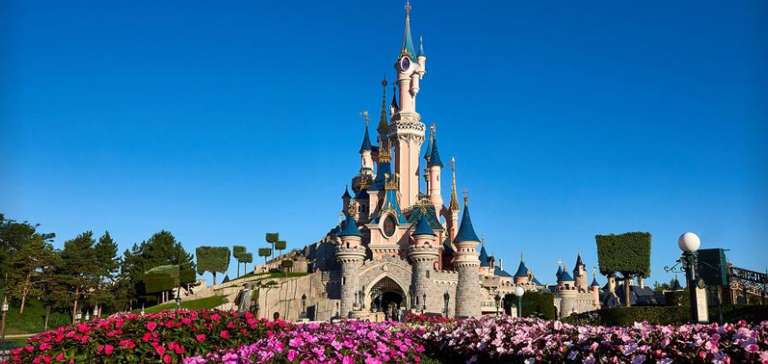 DISNEYLAND PARIS con alojamiento en hotel de 4* Viaje mágico para toda la familia con Mickey, Minnie, Goofy y compañía