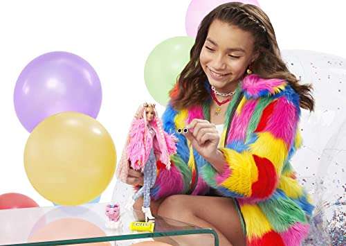 Barbie Extra, muñeca con pelo rosado, chaqueta rosada incluye mascota y accesorios (Mattel GRN28)