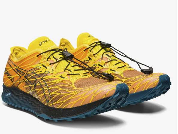 ASICS FUJI SPEED - Zapatillas de trail running - dorado