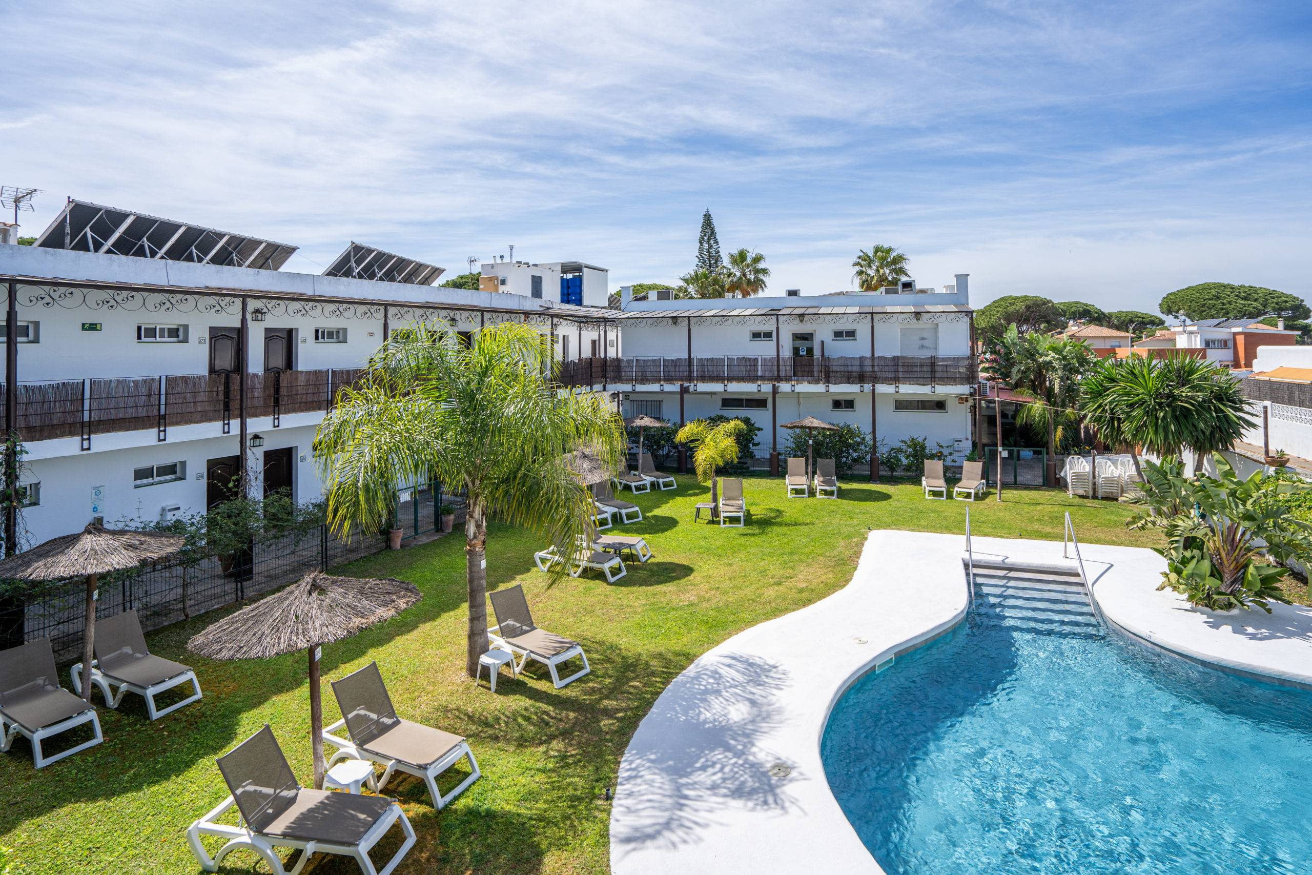 ¡EL VERANO SE PASA MEJOR EN EL SUR! Desde 2 NOCHES: Hotel 3* con MEDIA PENSIÓN en el PTO. de Santa maría | Cádiz (sep)