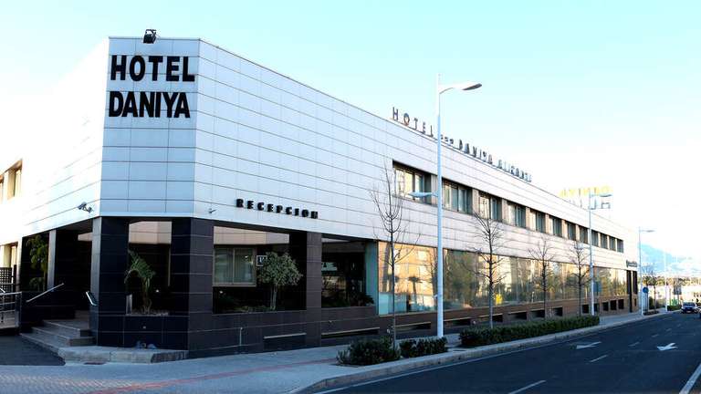 Escapada completa en Alicante con hotel 3* con cena incluida y entradas a Terra Mítica en Junio !! por 85 euros!! PXPm2