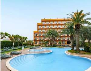 Relax en Malgrat de Mar Noche Hotel 4* con desayuno, spa, yoga y acceso a la zona especial sólo adultos por solo 29€ (PxPm2)