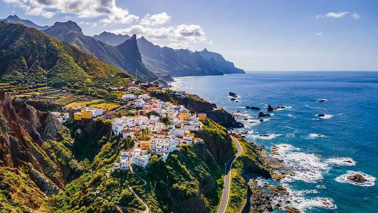 Tenerife!! Viaje con vuelos + 3 noches de aparthotel a 100m de la playa ¡Con fechas en primavera y verano! por 83 euros!! PxPm2