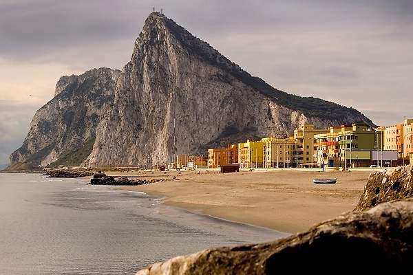 FIN DE SEMANA en Gibraltar-Algeciras: HOTEL 4* + AVISTAMIENTO DE DELFINES en Semana Santa 2023