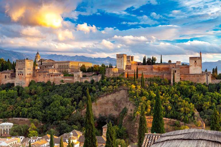 Escapada con encanto a Granada con visita guiada, Hotel 4* por 39€ persona y noche (agosto)