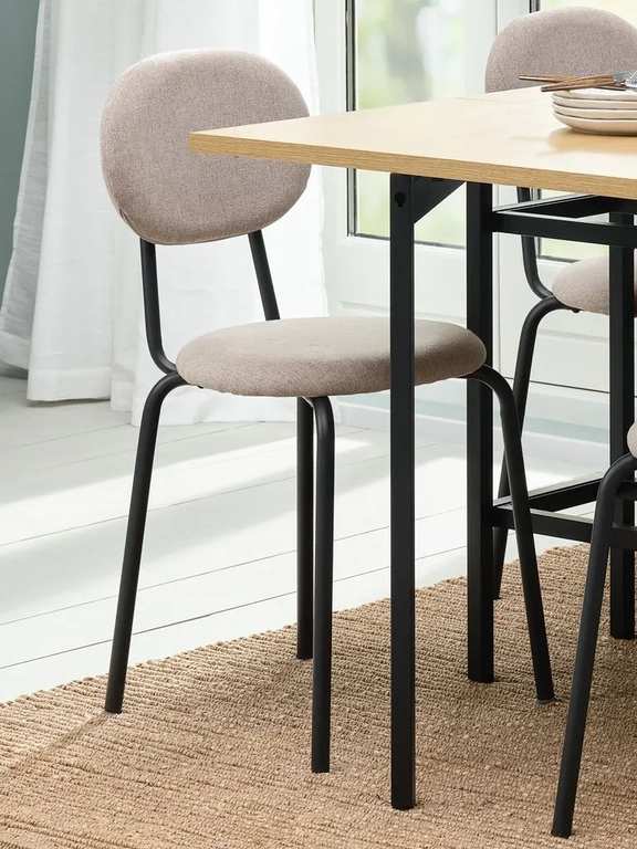 Imagen de Silla básica de comedor hecha en
