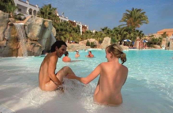 El único hotel naturista de España!! En Vera (Almería), 40 euros la noche. PxPm2 Mayo