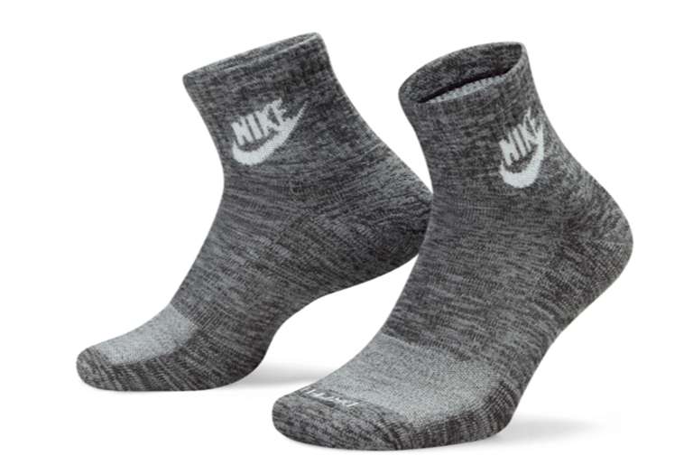 Zapatillas Nike Air Max Genome + Calcetines Nike Everyday de Regalo. Tallas de la 35 a la 39.