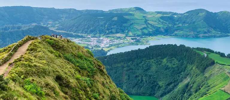 Ruta de 7 días por las Azores, vuelos, hotel, coche de alquiler y seguro (Precio por persona)
