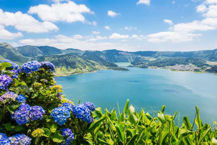 Ruta de 7 días por las Azores Ruta por la isla San Miguel con vuelos, hotel, coche de alquiler y seguro por 498 euros! PxPm2 todo el año