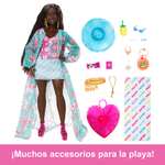 Barbie Extra Fly Playa Muñeca articulada afroamericana con Conjunto de Moda, Maleta y Accesorios de Viaje, Juguete +3 años