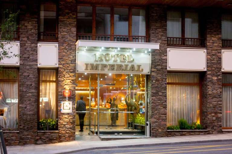 Andorra: Hotel 3* 1 noche + Paseo a caballo desde 49€ p.p (junio)