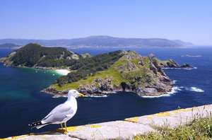 Galicia: 3 Noches: Hotel Rosalía de Castro con desayuno + billete de barco a Islas Cíes 109€/persona (Semana Santa)